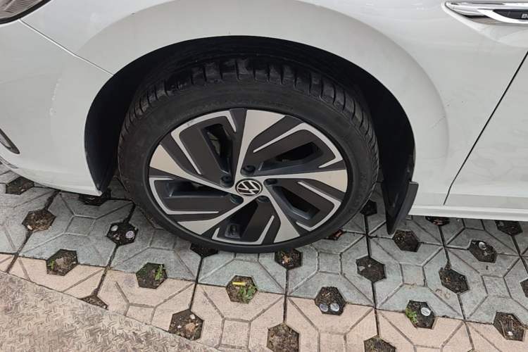 Used Volkswagen Bora 2023 300TSI DSG Prestige Edition Left Front Wheel Hub