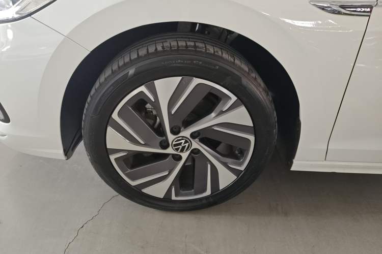 Used Volkswagen Bora 2023 300TSI DSG Prestige Edition Left Front Wheel Hub
