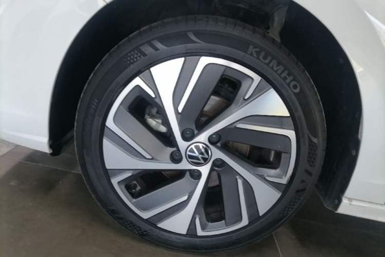 Used Volkswagen Bora 2023 200TSI DSG YueXing PRO Edition Left Front Wheel Hub