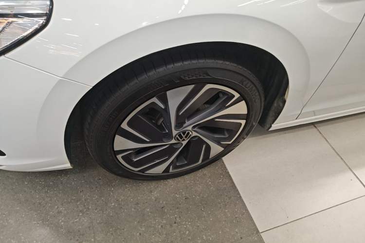 Used Volkswagen Bora 2023 200TSI DSG SmartDrive PRO Edition Left Front Wheel Hub