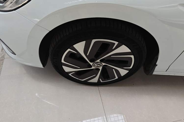 Used Volkswagen Bora 2023 200TSI DSG SmartDrive PRO Edition Left Front Wheel Hub
