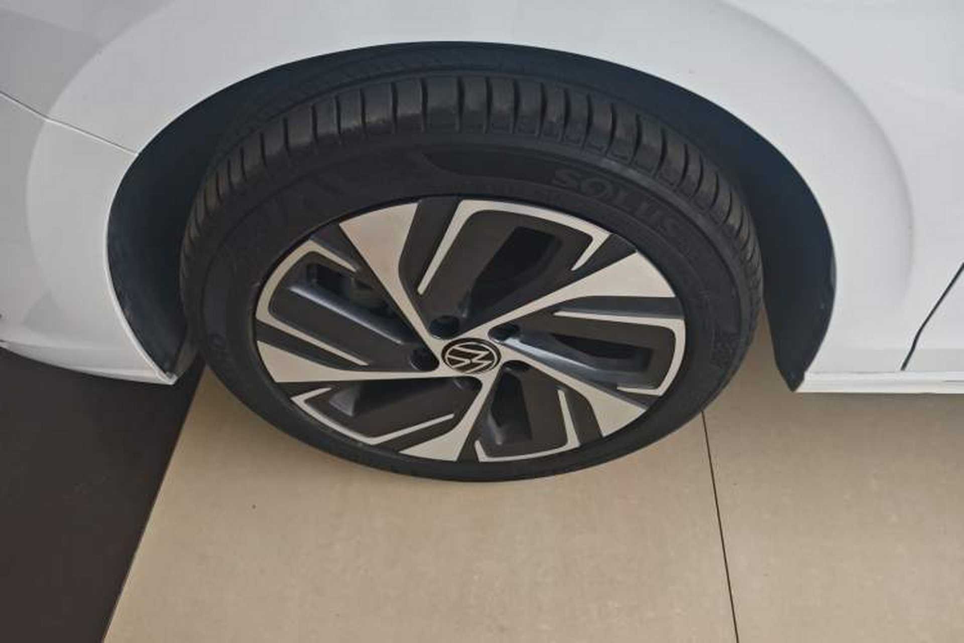 Used Volkswagen Bora 2023 300TSI DSG Prestige Edition Left Front Wheel Hub