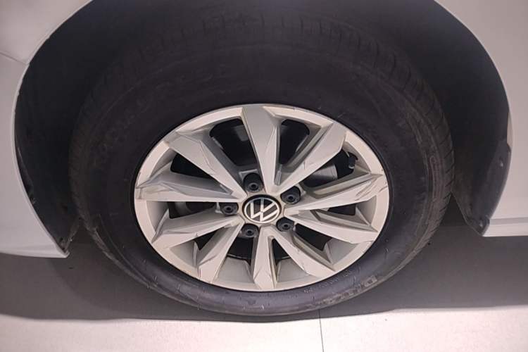 Used Volkswagen Bora 2023 200TSI DSG Comfort Edition Left Front Wheel Hub