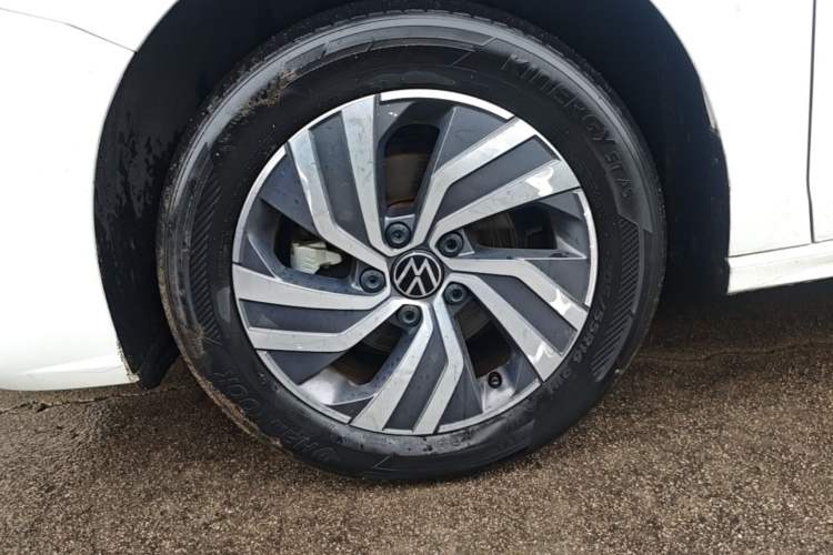 Used Volkswagen Bora 2023 200TSI DSG Enjoyment Edition Left Front Wheel Hub
