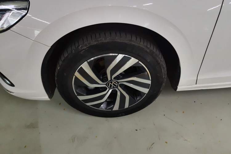 Used Volkswagen Bora 2023 200TSI DSG Smart Drive Version Left Front Wheel Hub