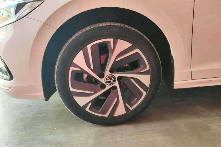 Used Volkswagen Bora 2023 300TSI DSG Prestige Edition Left Front Wheel Hub
