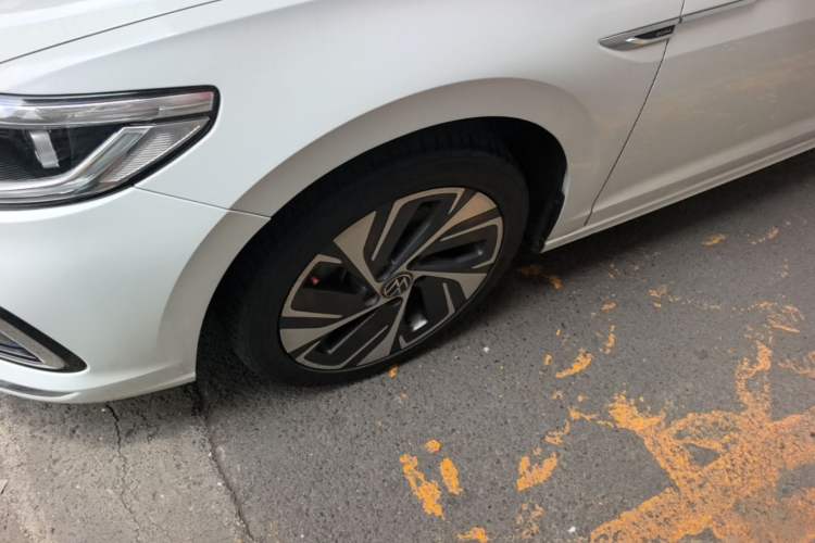 Used Volkswagen Bora 2023 300TSI DSG Prestige Edition Left Front Wheel Hub
