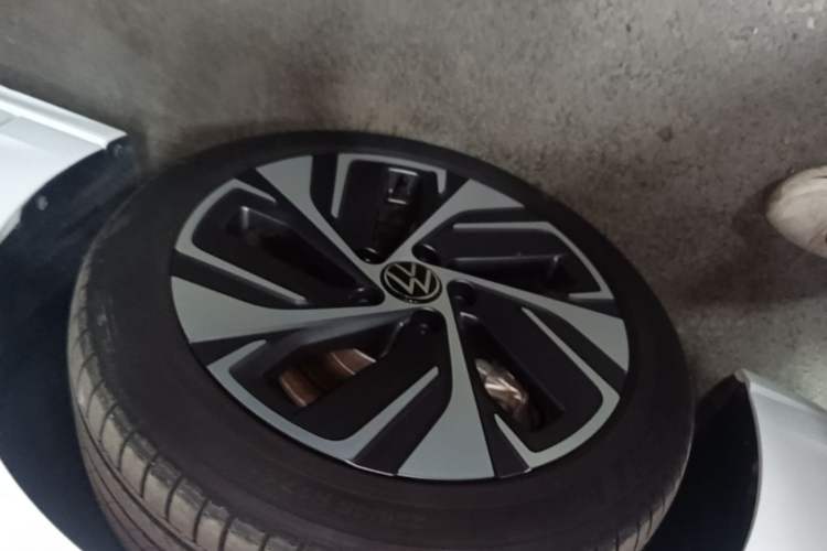 Used Volkswagen Bora 2023 200TSI DSG YueXing PRO Edition Left Front Wheel Hub
