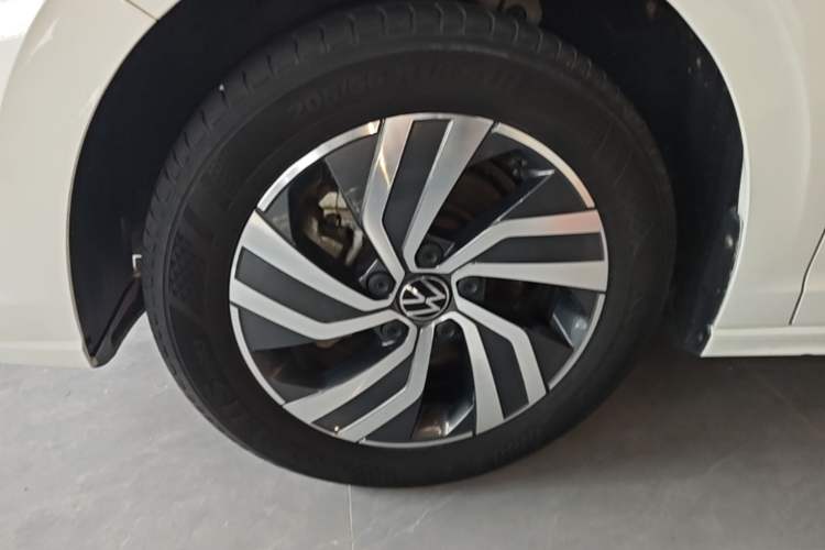 Used Volkswagen Bora 2023 280TSI DSG Comfort Edition Left Front Wheel Hub