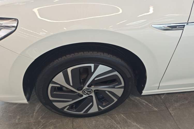 Used Volkswagen Bora 2023 300TSI DSG Prestige Edition Left Front Wheel Hub