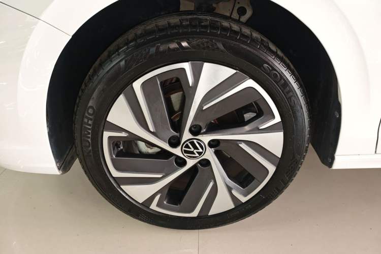 Used Volkswagen Bora 2023 200TSI DSG SmartDrive PRO Edition Left Front Wheel Hub