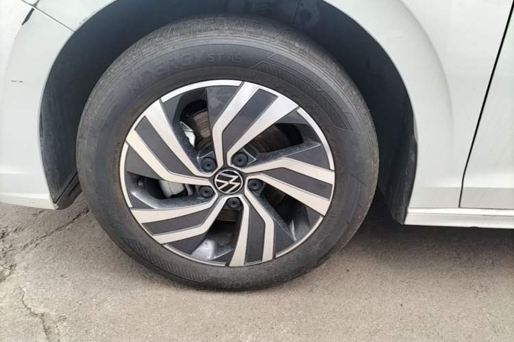 Used Volkswagen Bora 2023 280TSI DSG Comfort Edition Left Front Wheel Hub