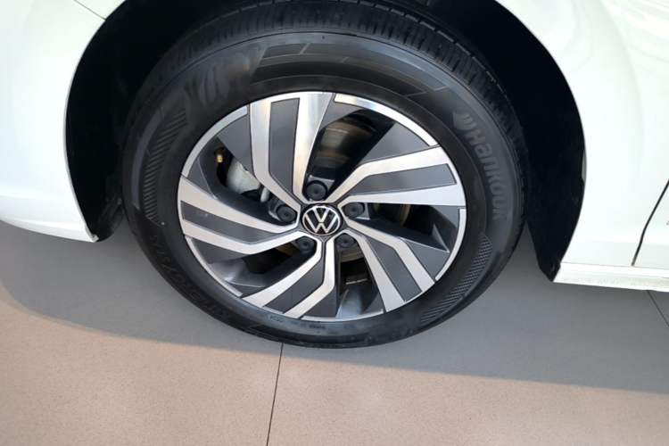 Used Volkswagen Bora 2023 280TSI DSG Comfort Edition Left Front Wheel Hub