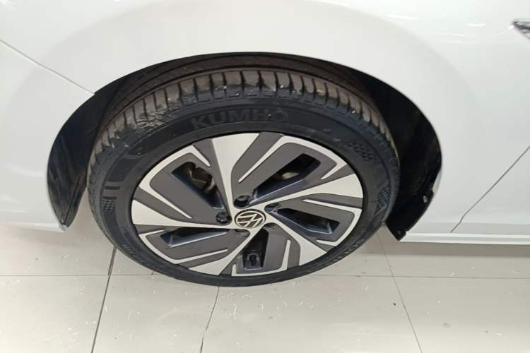 Used Volkswagen Bora 2023 300TSI DSG Prestige Edition Left Front Wheel Hub