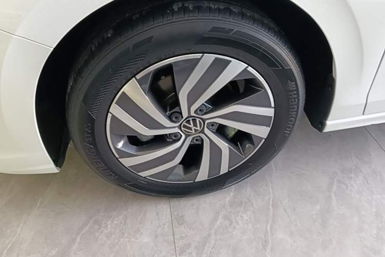 Used Volkswagen Bora 2023 200TSI DSG Enjoyment Edition Left Front Wheel Hub
