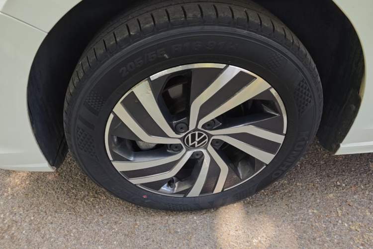 Used Volkswagen Bora 2023 200TSI DSG Enjoyment Edition Left Front Wheel Hub