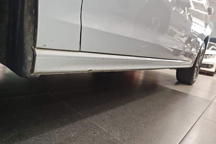 Used Volkswagen Bora 2023 200TSI DSG SmartDrive PRO Edition Left Side Sill