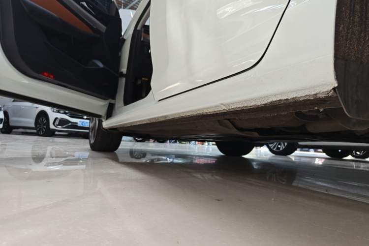 Used Volkswagen Bora 2023 200TSI DSG SmartDrive PRO Edition Left Side Sill