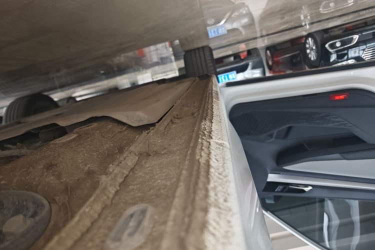 Used Volkswagen Bora 2023 300TSI DSG Prestige Edition Left Side Sill