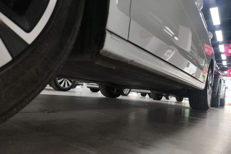Used Volkswagen Bora 2023 200TSI DSG YueXing PRO Edition Left Side Sill