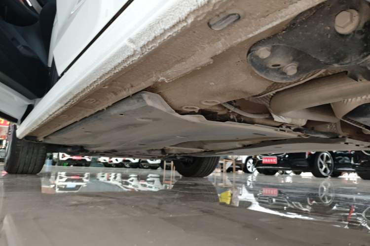 Used Volkswagen Bora 2023 200TSI DSG SmartDrive PRO Edition Left Side Sill