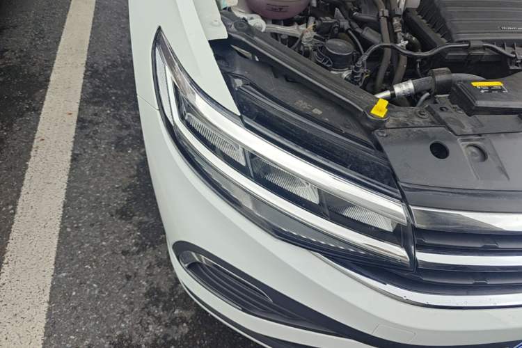 Used Volkswagen Bora 2023 200TSI DSG Comfort Edition Right Front Headlight