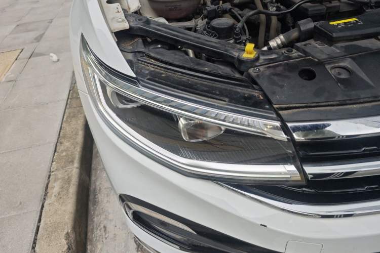 Used Volkswagen Bora 2023 200TSI DSG YueXing PRO Edition Right Front Headlight