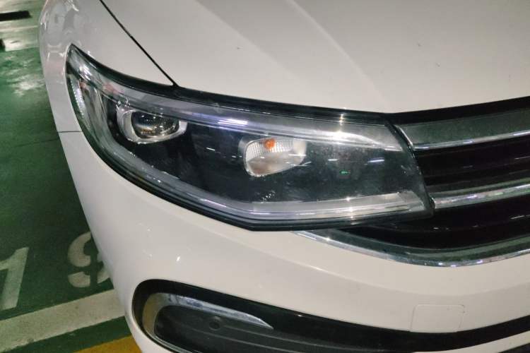 Used Volkswagen Bora 2023 200TSI DSG YueXing PRO Edition Right Front Headlight