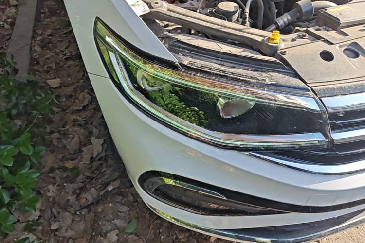 Used Volkswagen Bora 2023 200TSI DSG YueXing PRO Edition Right Front Headlight
