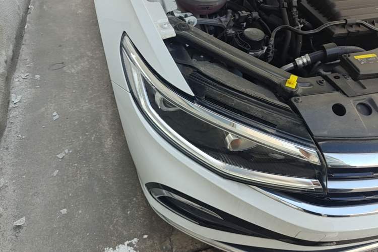 Used Volkswagen Bora 2023 200TSI DSG YueXing PRO Edition Right Front Headlight