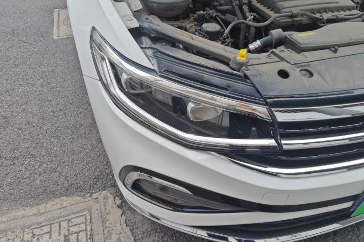Used Volkswagen Bora 2023 200TSI DSG SmartDrive PRO Edition Right Front Headlight