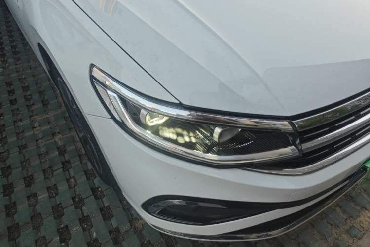 Used Volkswagen Bora 2023 200TSI DSG Smart Drive Version Right Front Headlight