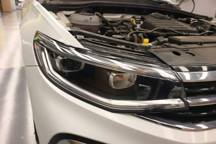Used Volkswagen Bora 2023 200TSI DSG YueXing PRO Edition Right Front Headlight