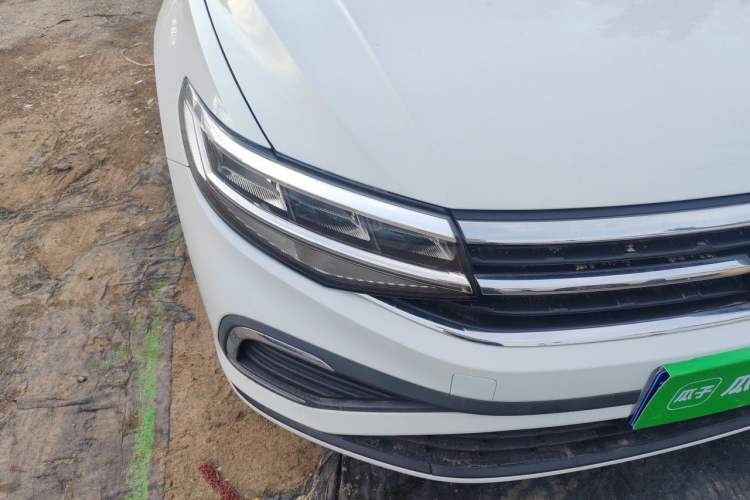 Used Volkswagen Bora 2023 1.5L Automatic Changer Limited Edition Right Front Headlight