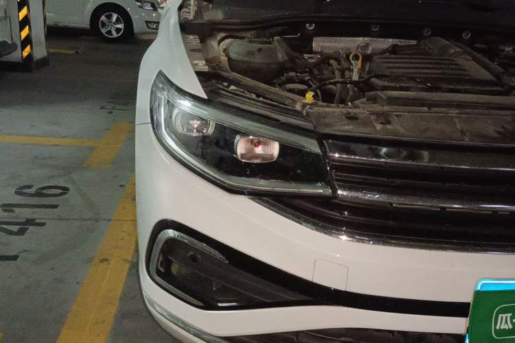Used Volkswagen Bora 2023 200TSI DSG Smart Drive Version Right Front Headlight