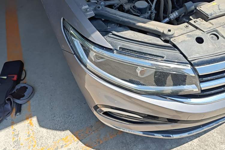 Used Volkswagen Bora 2023 200TSI DSG YueXing PRO Edition Right Front Headlight