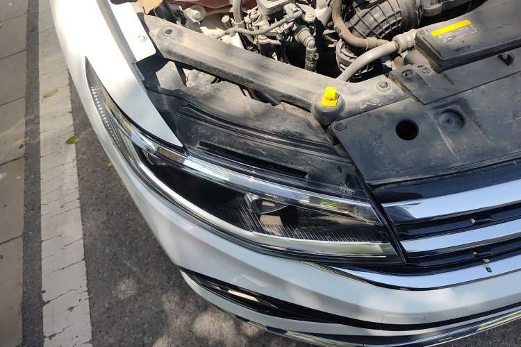 Used Volkswagen Bora 2023 300TSI DSG Prestige Edition Right Front Headlight