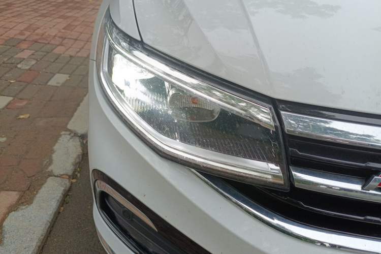 Used Volkswagen Bora 2023 300TSI DSG Prestige Edition Right Front Headlight