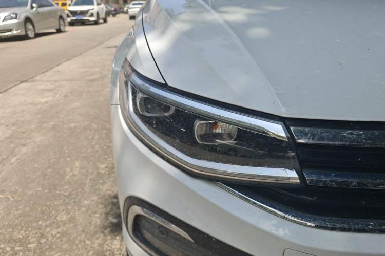 Used Volkswagen Bora 2023 200TSI DSG SmartDrive PRO Edition Right Front Headlight