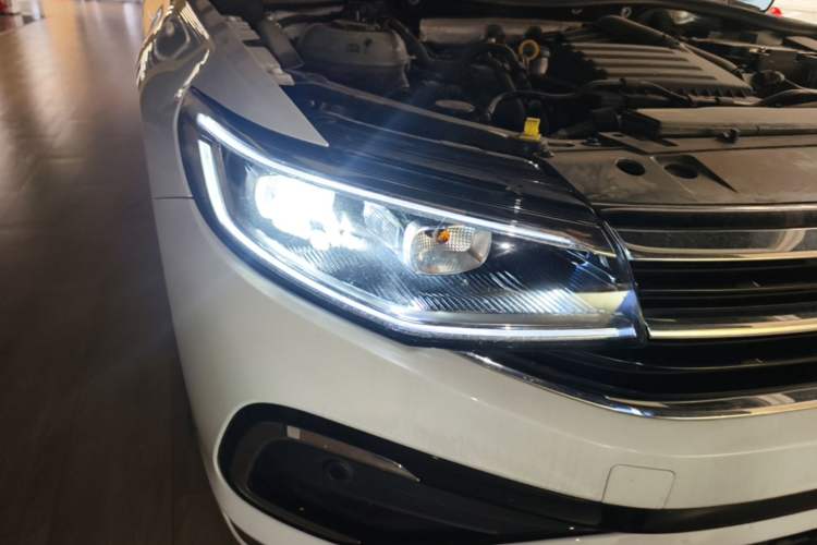Used Volkswagen Bora 2023 200TSI DSG YueXing PRO Edition Right Front Headlight