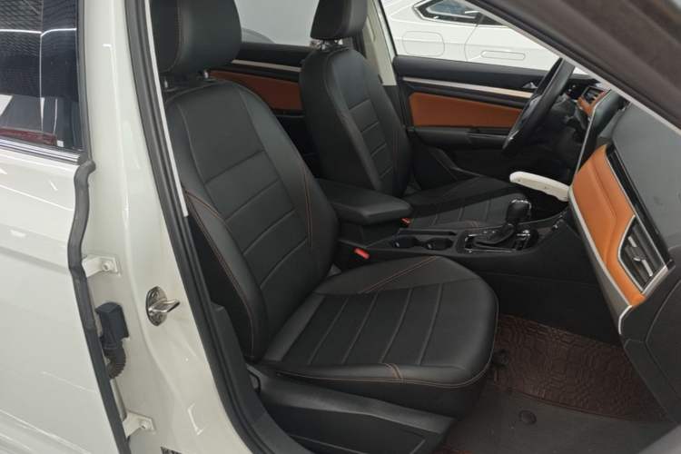 Used Volkswagen Bora 2023 200TSI DSG Smart Drive Version Right Front Seat