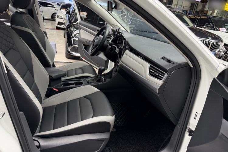 Used Volkswagen Bora 2023 300TSI DSG Prestige Edition Right Front Seat