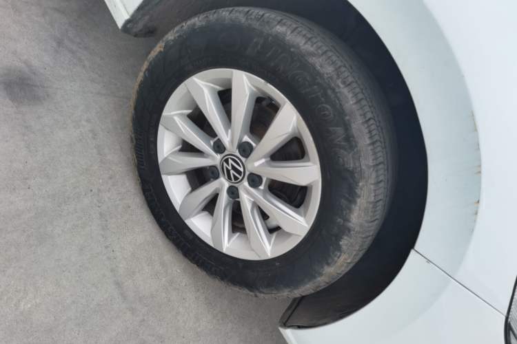 Used Volkswagen Bora 2023 200TSI DSG Comfort Edition Right Front Wheel Hub