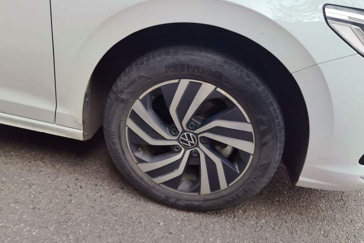 Used Volkswagen Bora 2023 200TSI DSG Enjoyment Edition Right Front Wheel Hub