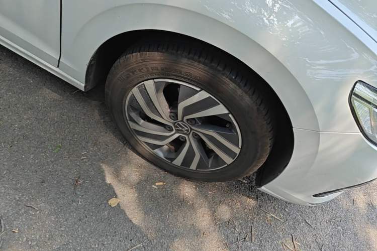 Used Volkswagen Bora 2023 200TSI DSG Enjoyment Edition Right Front Wheel Hub