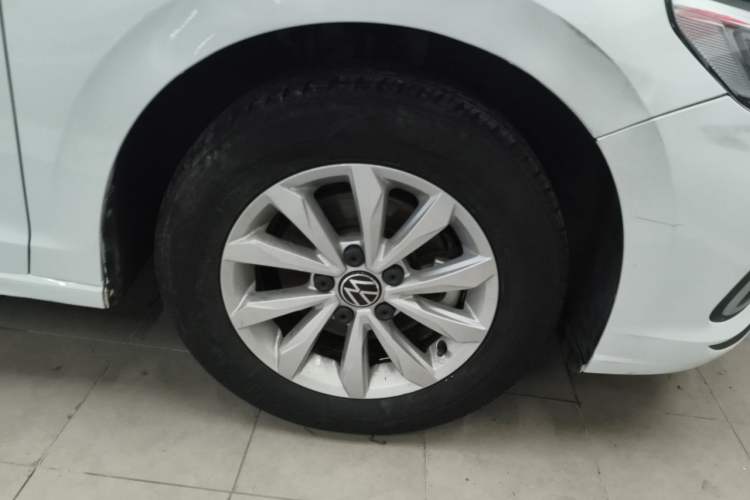 Used Volkswagen Bora 2023 200TSI DSG Comfort Edition Right Front Wheel Hub