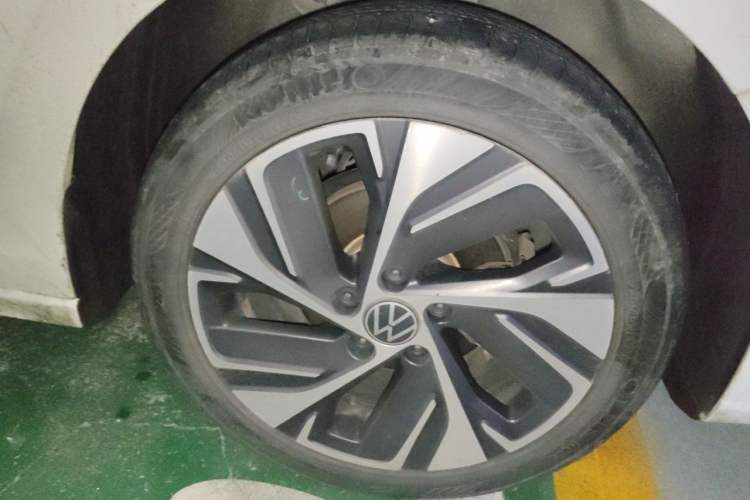Used Volkswagen Bora 2023 200TSI DSG YueXing PRO Edition Right Front Wheel Hub