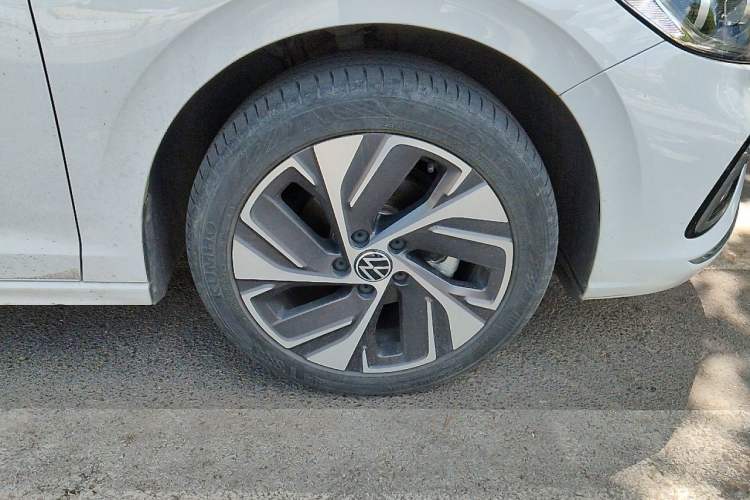 Used Volkswagen Bora 2023 200TSI DSG YueXing PRO Edition Right Front Wheel Hub