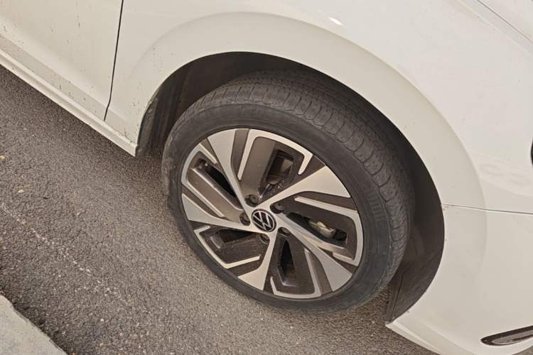 Used Volkswagen Bora 2023 200TSI DSG YueXing PRO Edition Right Front Wheel Hub