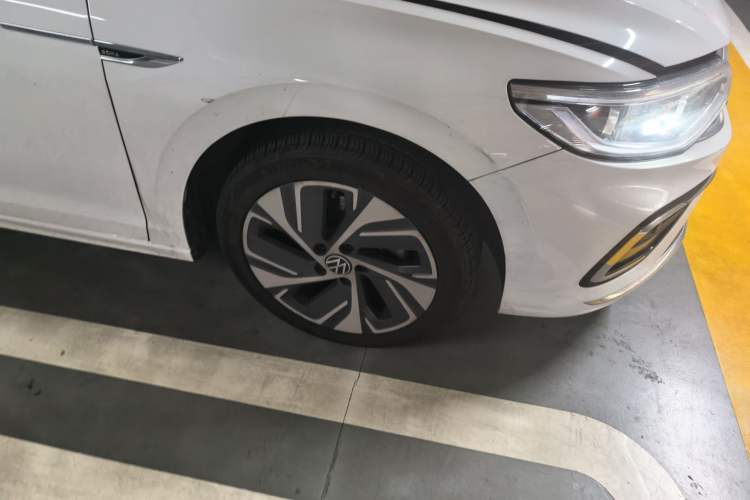 Used Volkswagen Bora 2023 280TSI DSG Prestige Edition Right Front Wheel Hub